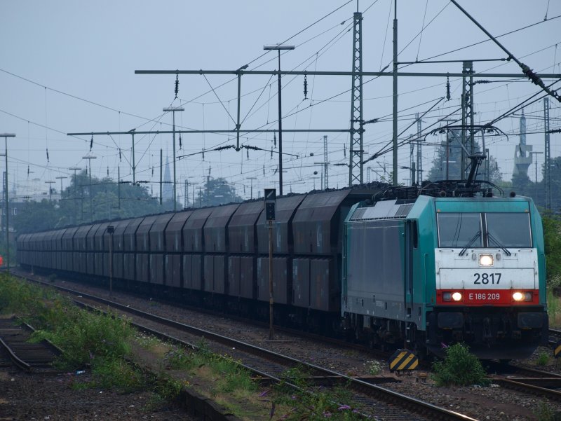 Mutter der Mann mit dem Koks ist da. E186 209 ist von Belgien ber die Montzenroute kommend in Aachen West mit einem Kokszug auf ein Abstellgleis gefahren.