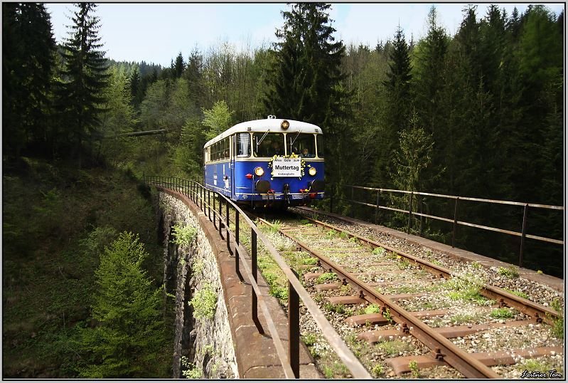 Muttertagsfahrt mit dem Schienenbus 5081 564 von Vordernberg Markt nach Eisenerz und Retour.
Ramsau Viadukt 11.5.2008