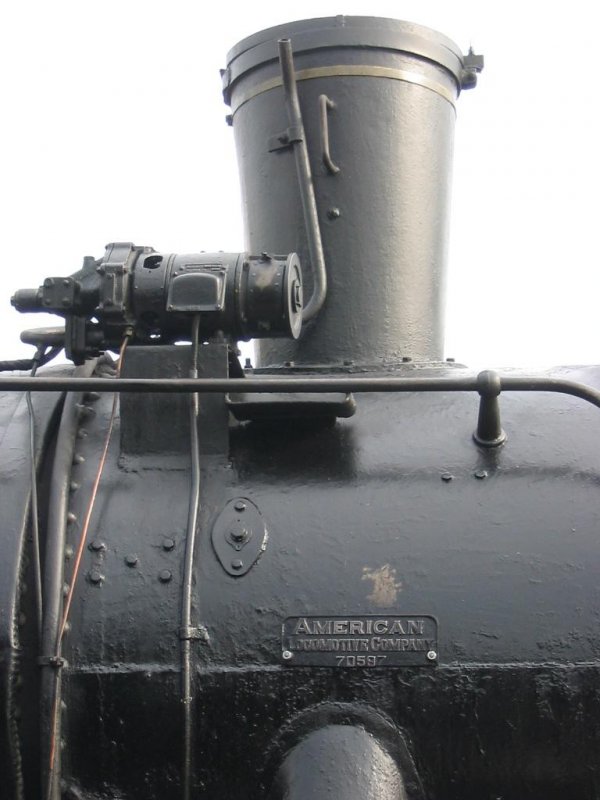 MV 411 118 mit ihrem ALCO Fabrikschield im Ungarischen Eisenbahnmuseum
Budapest,17.09.2006