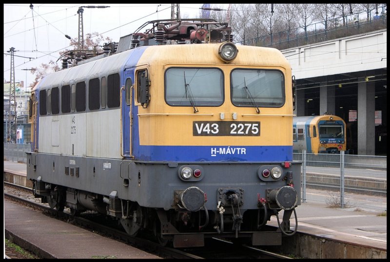 MV V43 2252 steht whrend des Streiks der Staatsbahnen am Bahnhof Budapst Nyugati. 21.12.2008