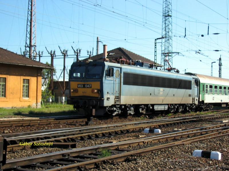 MV V63 047 in Budapest-Rkosrendez am 03.07.2004.