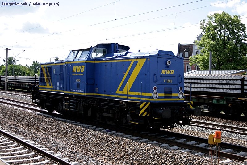 MWB V 1202 (ex DR 202 630) in Falkensee (bei Berlin) zur Untersttzung bei dem schnellem Schwellenwechsel zwischen Berlin und Hamburg. (23.05.2009)