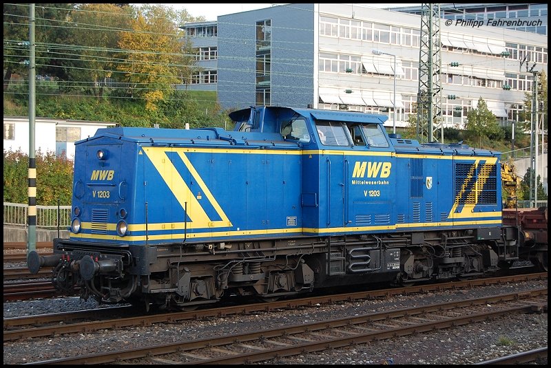 MWB V 1203 stand am Abend des 01.10.07 mit einem Arbeitszug fr die Weichenunterhaltung b.z.w. Weichenerneuerung im Aalener Bahnhof.