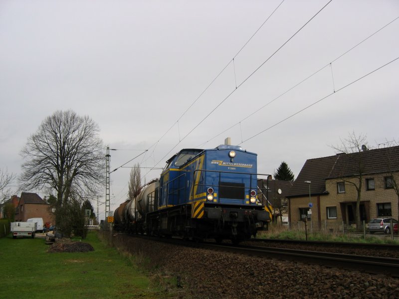 MWB V 1801 mit kurzem KeWa Zug am 28.03.2008 in Krefeld in der Nhe vom Hbf hinter dem Km 44,4