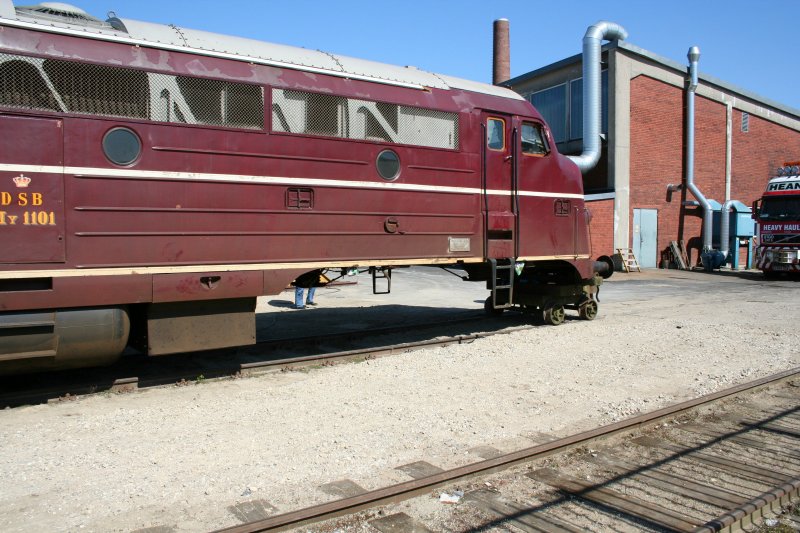 MY 1101 der DSB mit etwas zu klein geratenem Drehgestell.
20.4.2008 Eisenbahnmuseum Odense.