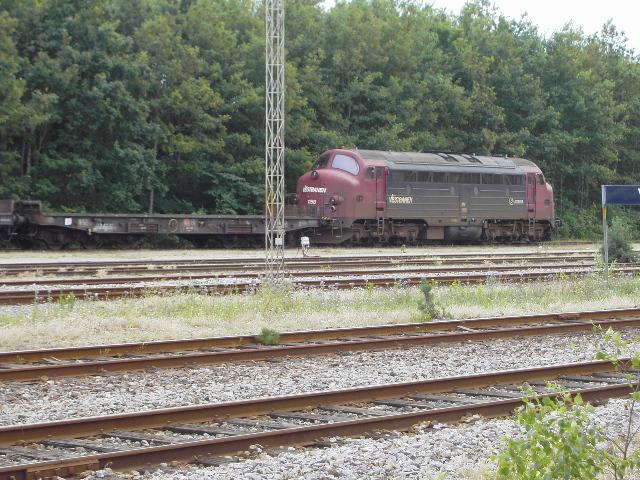 MY 1158 der Privatbahngesellschaft Vestbanen (Varde-Nrre Nebel-Varde) mit Gterwagen im Bahnhof von Varde