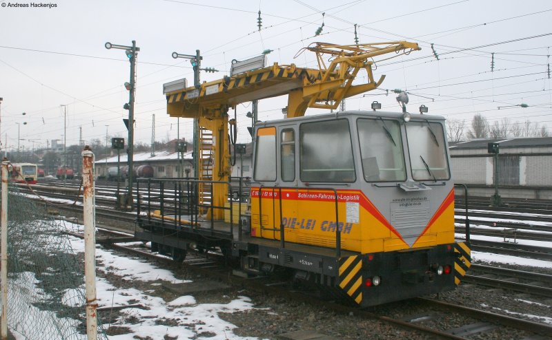 MZA des FEW (Forschungs- und Entwicklungswerk) Blankenburg der ehemaligen DDR. Eingesetzt von Bahnstromwerken zur Instandhaltung der Oberleitung bei der die LEI GmbH in Villingen auf dem Kantinengleis 23.12.08 Wortwrtlich durch den Zaun fotografiert  