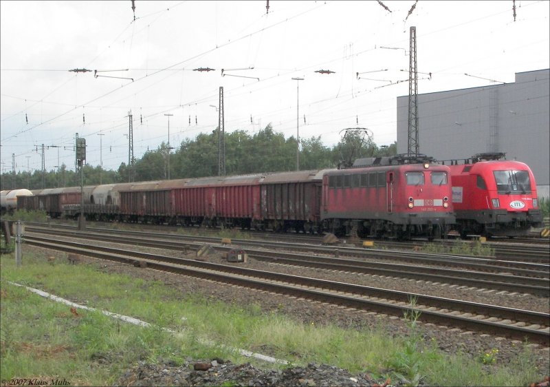 n Recklinghausen-Sd passiert 140 292-7 mit Ihrem Zug 1116 238-5.  16.06.2007