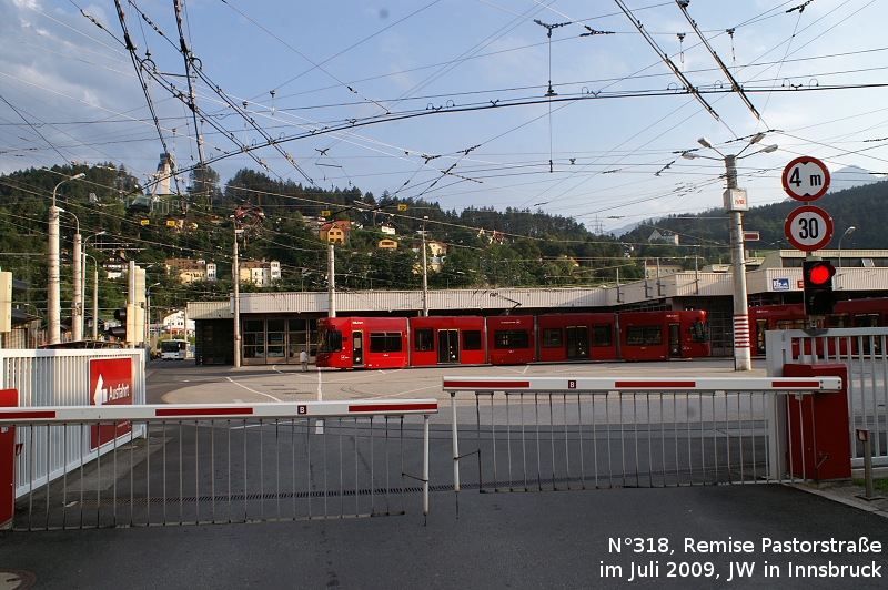 N318 steht in der Remise Pastorstrae und harrt der Dinge. Dann bricht er aufs Neue auf nach der Kettenbrcke. Im Juli 2009 kHds 