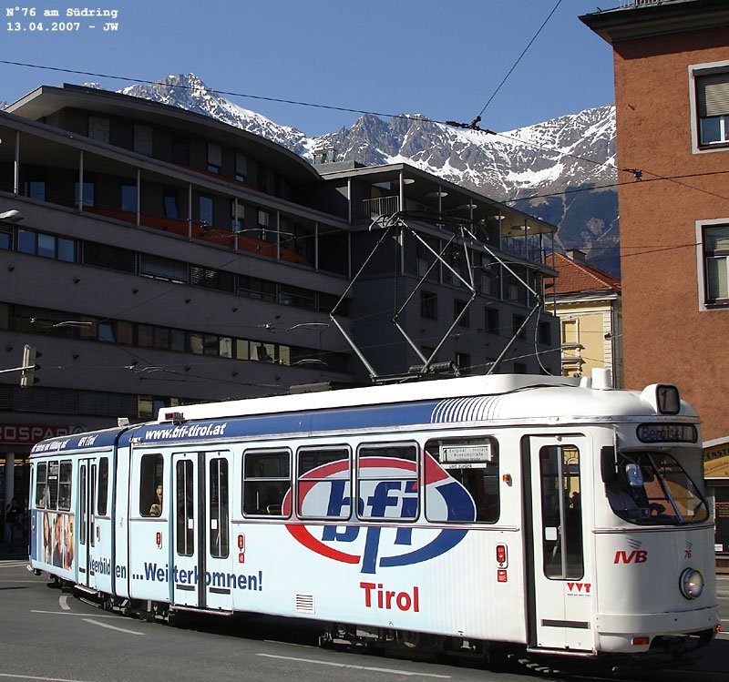 N76 hat die Andreas Hofer-Strae durchmessen und biegt hier vor dem Westbahnhof in den Sdring ein. 13. April 2007 kHds