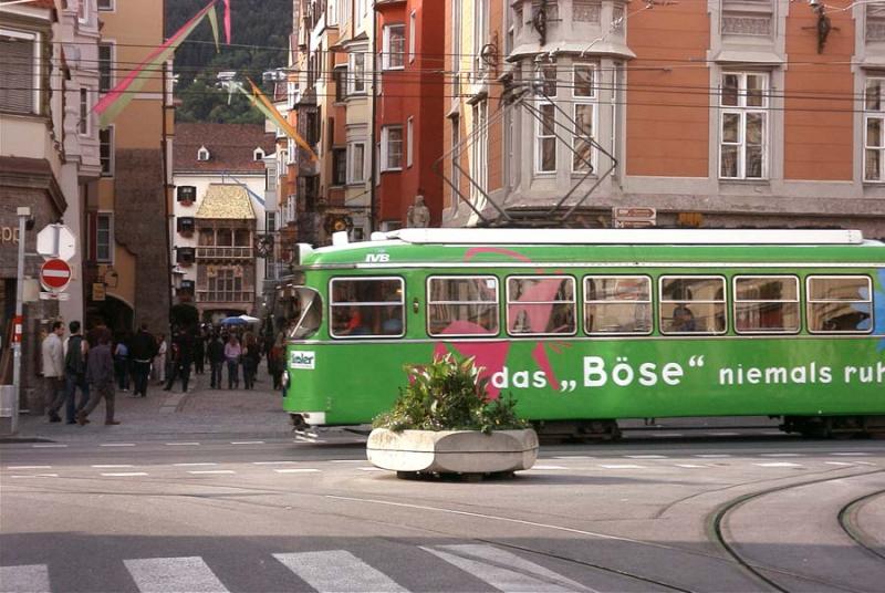 N77 passiert die Altstadt, 11. Juli 2004