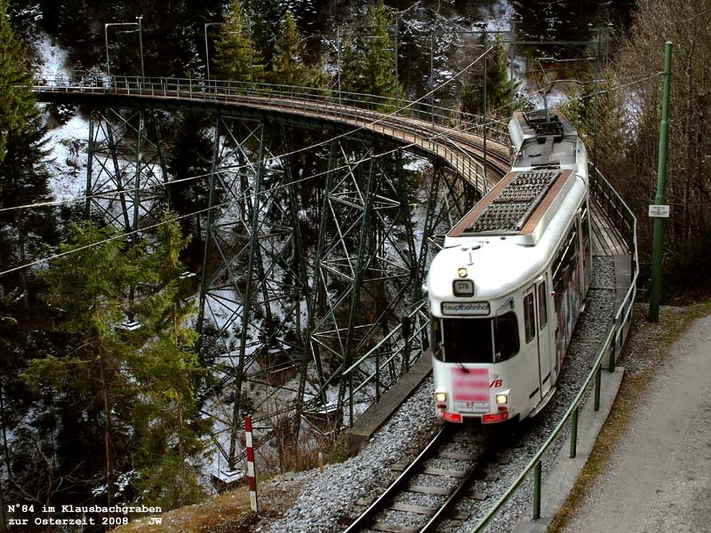 N84 passiert den frisch ausgeholzten Klausbachgraben - / ein Loblied auf die Motorsge / die unsereinem Durchblick schafft / und auf des Frsters Waldespflege / mit zweier Takte groer Kraft / Karsamstag 2008 kHds