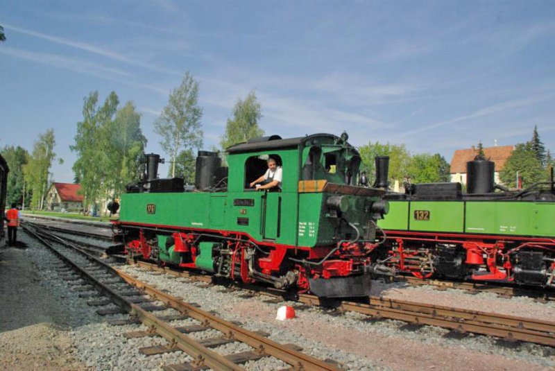 Nach 37 Jahren dampft es mal wieder in Wilstruff,hier zu sehen ist die 
IVK  mit der  Numer176 , gebaut von Richard Hartmann aus Chemnitz.  