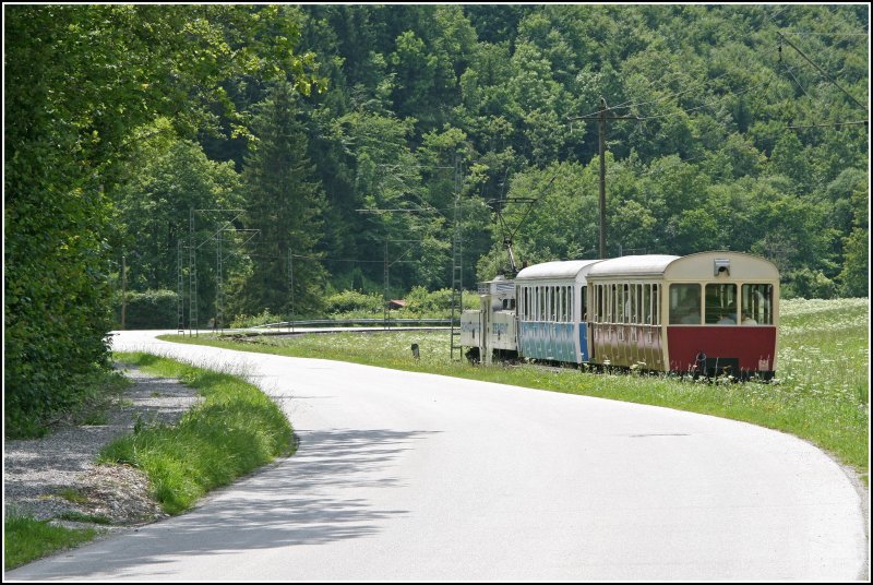 Nach 6 Jahren Inntalurlaub und mehr als 1000 Aufnahmen habe ich zum erstenmal den  Wachtl-Express  erwischt. Hier bei der Haltestelle Hechtsee am 30.06.07.