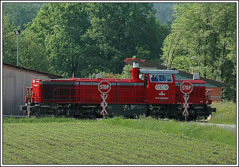 Nach Ablieferung des Kesselwaggons in Gleinsttten machte sich 1700.1 der GKB am 26.5.2006 als Lokzug auf dem Weg zurck nach Wies-Eibiswald. Das Bild entstand bei der EK in Gleinsttten. Ich habe es erst vor wenigen Tagen wegen dem aktuellen AT: Thema bei DSO hervor geholt.