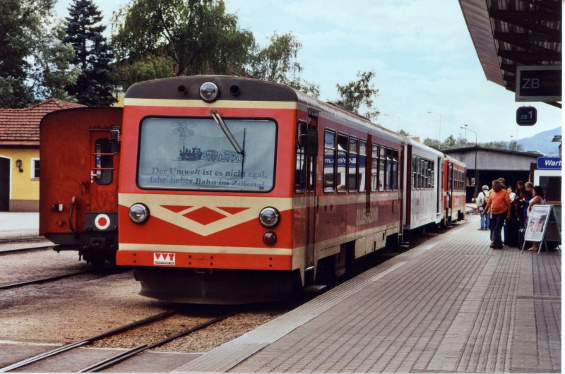 Nach der Ankunft im Bahnhof Jenbach, wartet der Zug auf die R�ckfahrt nach Mayrhofen. An dem Spruch ist schon was dran wie ich finde.