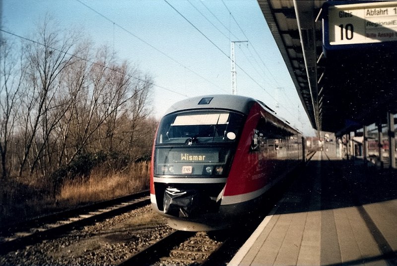 Nach der Ankunft eines Desiro 642 Triebwagen aus Wismar in Rostock im Mrz 2005.