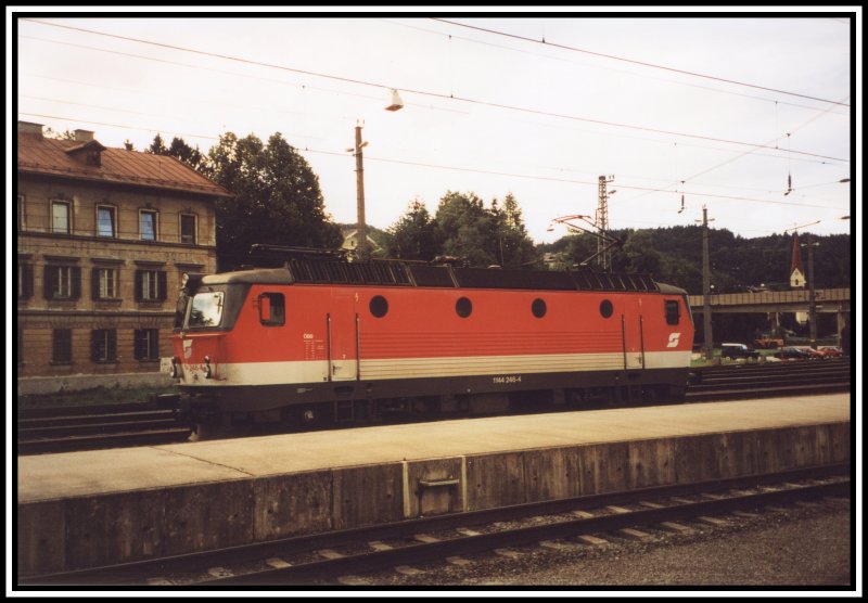 Nach der Ankunft mit dem Regionalzug aus Innbruck, wartet 1144 246 in Kufstein auf neue Aufgaben.