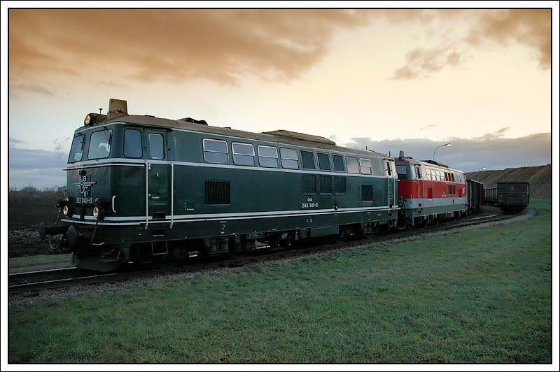 Nach der Ankunft in Siebenbrunn-Leopoldsdorf mit dem Rbenzug 59293 aus Stadlau am 8.12.2007 erledigten 2143 040 und 2143 073 auch die Beistellung in die dort ansssige Zuckerfabrik.
