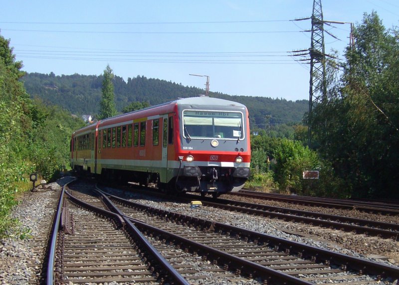 Nach Beendigung der Bauarbeiten kann RE 17 die KBS 435 von Meschede nach Arnsberg wieder befahren und erreicht am 05.08.09 den Bahnhof in Arnsberg.