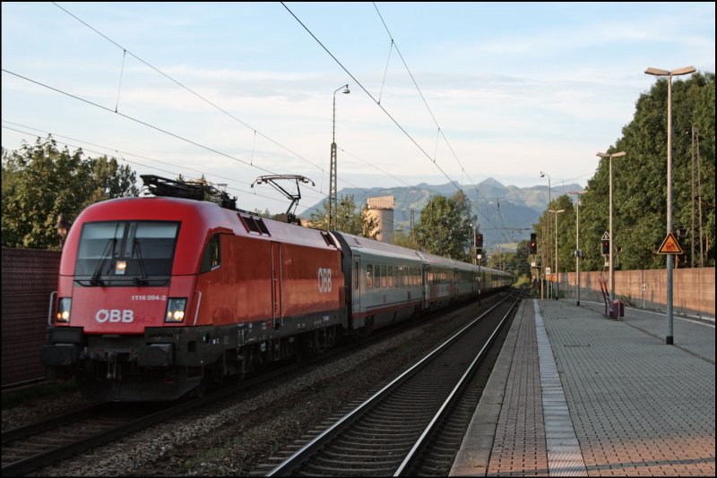 Nach dem Abendessen wird zum Tagesabschluss der Bahnhof Kiefersfelden aufgesucht: 1116 094 ist am Abend des 05.07.2008 mit dem OEC 568  ZILLERTALEXPRESS  auf dem Weg von Wien West nach Bregenz. Anknuft wird um 23:05 Uhr sein.
