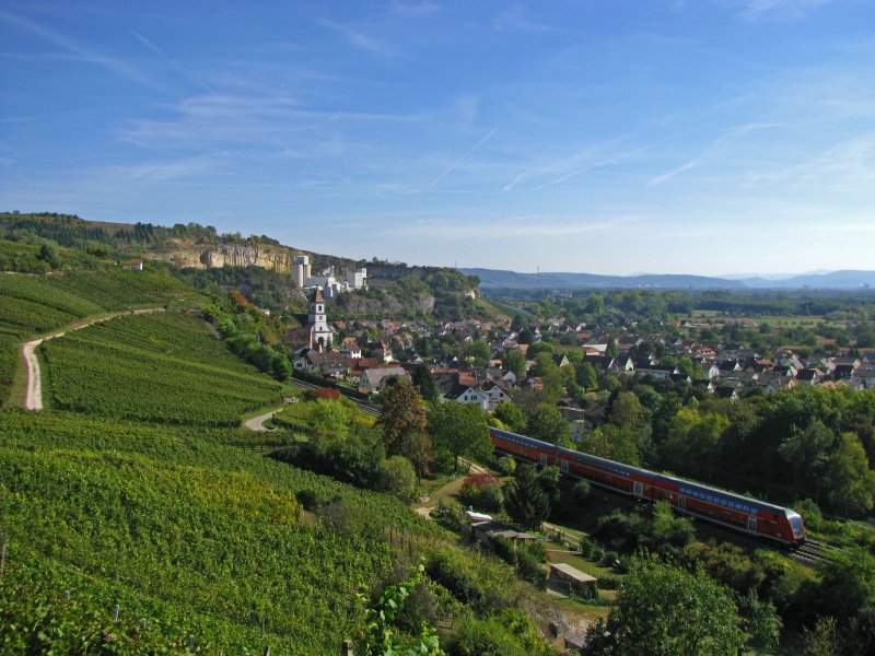 Nach dem Verlassen des Haltepunktes Istein eilt RE 31010 weiter seinem Ziel Offenburg entgegen. (3.Oktober 2009)