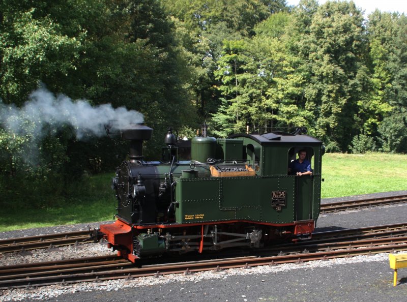 Nach dem Wassernehmen und abschmieren macht sich IK Nr.54 am 30.08.09 im Bahnhof Steinbach auf dem Weg zu ihren Zug.