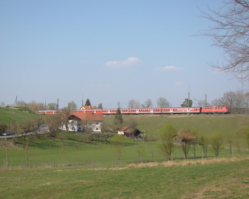 Nach der Durchfahrt des Bahnhofs Aling machte sich, die fr den Berufsverkehr eingeteilte 110, auf den Weg nach Kufstein