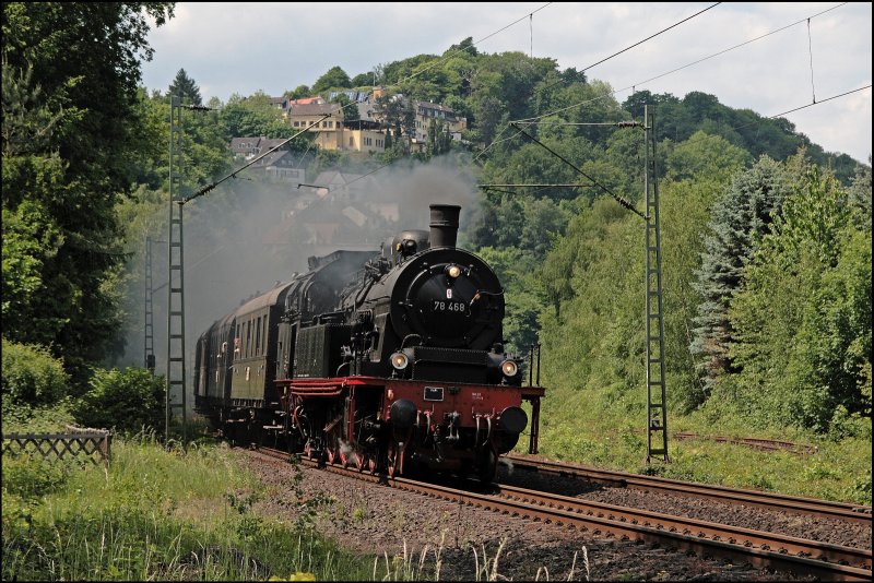 Nach einer der durchgefhrten HU (25.04.2008) schleppt die 78 468 einen Dampfzug vom Museum Bochum-Dahlhausen nach Hagen Hbf. Hier beim Rbf Hagen-Vorhalle legt sich der Zug in die Kurve. (22.05.2008)
