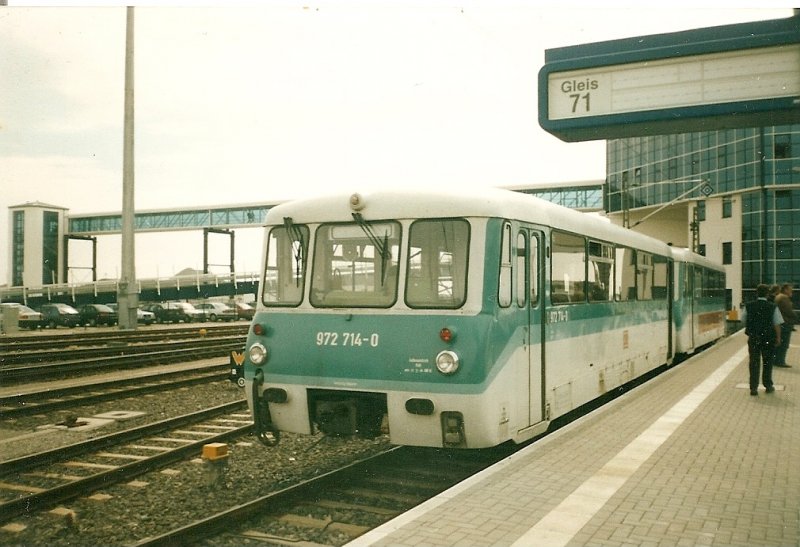 Nach der Erffnung des neuen Fhrhafen Mukran pendelte zwischen Bergen/Rgen und Mukran die Ferkeltaxe 772 014/972 714.