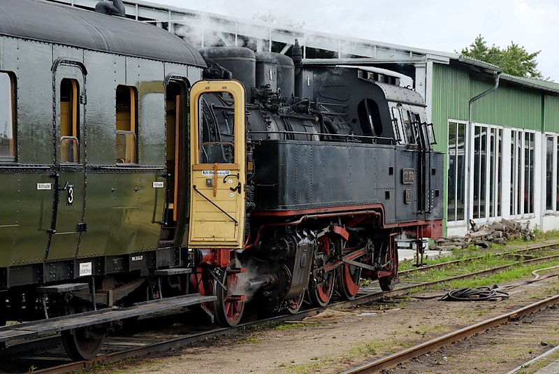 Nach getaner Arbeit... Ende der Sommersaison f�r die 131 060 am Bahnhof Sch�nberger Strand am 02.09.2007.