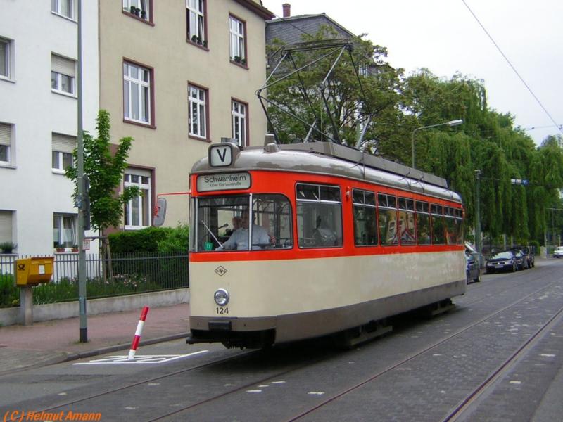 Nach der Haltestelle Stresemannallee / Gartenstrae biegen die Straenbahnen in Fahrtrichtung Niederrad und Schwanheim in die Paul-Ehrlich-Strae ein, um anschlieend an der nchsten Weiche rechts zur nchsten Haltestelle Vogelweidstrae abzubiegen.
Das am Abzweig geradeausfhrende Gleis wurde am 21.05.2005 offiziell letztmalig befahren, als der L-Triebwagen 124 (ex 224)
die Strecke zum Sandhof befuhr, eine ehemalige Endhaltestelle, 
die bis zu jenem Datum noch als Ausweichstrecke im Falle von Betriebsstrungen genutzt wurde.