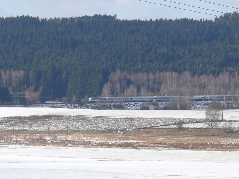 Nach langen Ringen habe ich mich dazu entschieden das Bild auf Bahnbilder.de zu stellen! Alex unterwegs nach Mnchen! Das Bild wurde am 9.2.2009 bei Marktredwitz aufgenommen.