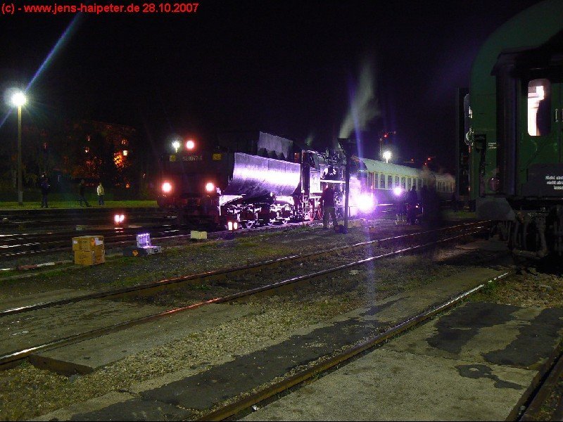 Nach der letzten Fahrt von 52 8047-4 in Nossen wegsetzen des Zuges.
