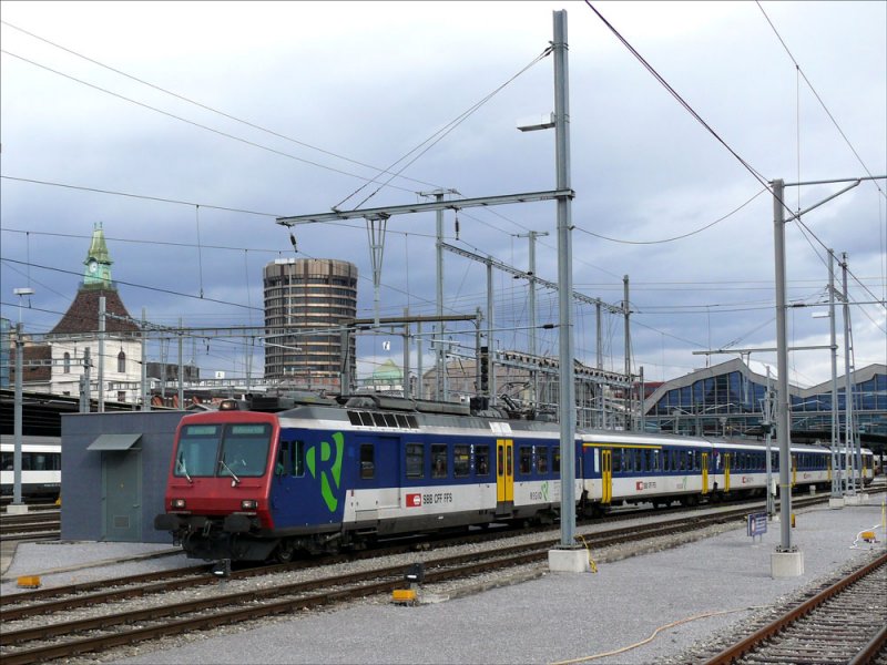 Nach Mulhouse-Ville ausfahrender RBDe 562 als S1/RegioExpress; Basel SBB, 25.03.2009
