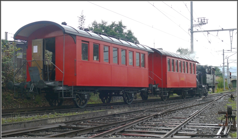 Nach einer Odyssee durch die ganze Schweiz sind die beiden 2Achser wieder zurck bei der RHB und werden fr die Dampffahrten eingesetzt. (18.07.2009)