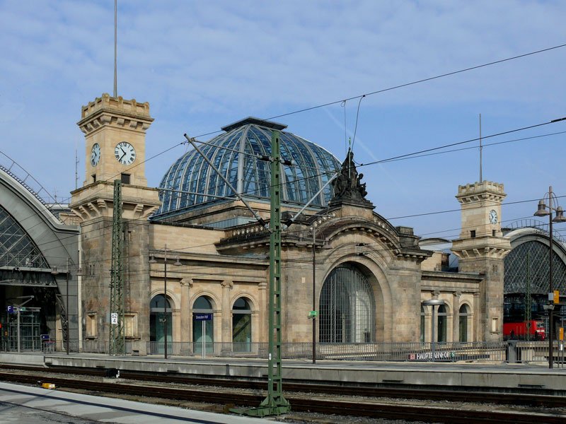 Nach der Rekonstruktion des Dresdner Hauptbahnhofes in Anlehnung an den Zustand vor der Bombardierung sieht er wieder ansprechend aus; 25.02.2009 (Ansicht vor der Rekonstruktion siehe Bild ID 267706)
