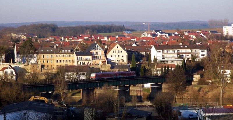Nach einer rund 30 mintigen Wanderung ber Stock und Stein erreichten wir am 09.02.08 diese Stelle, an der wir einen unbekannten 628 als RB nach Bad Friedrichshall-Jagstfeld festhalten wollten, der sein Ziel in wenigen Minuten erreicht hat.