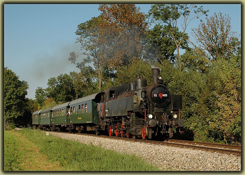 Nach der Sonderfahrt mit der 52er stand am 23.9.2006 eine weitere Sonderfahrt am Programm. Ab Mistelbach ging es mit dem IGE Sonderzug R 16636, welcher von 93.1420 der Fa. Brenner & Brenner bespannt wurde, Richtung Zistersdorf weiter. Die Aufnahme enstand zwischen Eichhorn und Zistersdorf.