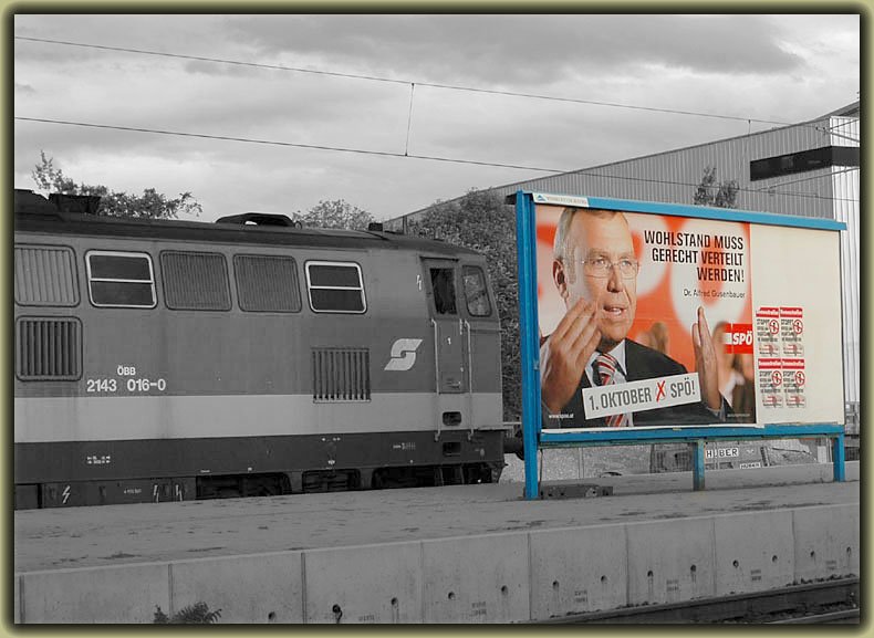 Nach der Wahl sieht es immer anders aus. sterreichs neuer Bundeskanzler, der so manches Wahlversprechen unter den Tisch fallen lie. Aufgenommen im September 2006 in Mdling.