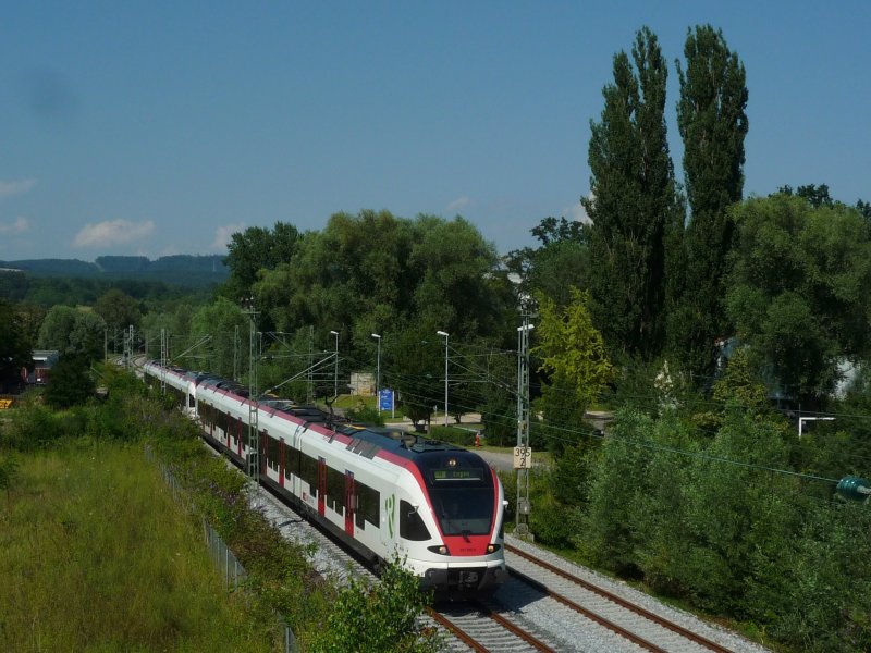 Nach wie vor im Seehas Umlauf befindet sich 521 005-4 der Regio S-Bahn Basel. Hier als SBB79848 Konstanz - Engen kurz vor Radolfzell. 16.07.09