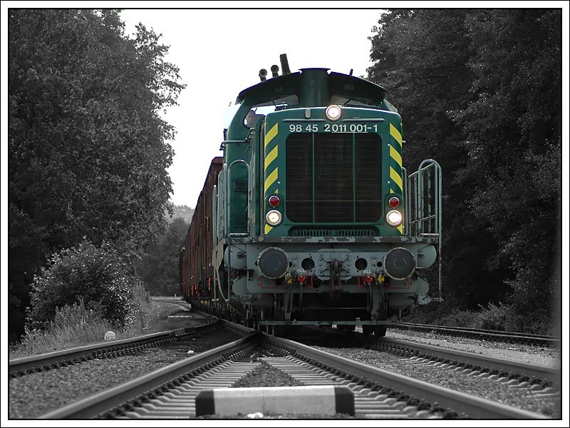 Nachdem 1100.1 den VG 71383 am 10.9.2007 von Graz nach Preding gebracht hatte, holte sie die leeren Waggons im Werk der Holzindustrie Leitinger, welche in der Fr�h beigestellt wurden, um f�r den Ganzzug aus Finnentrop Platz zu machen. Hier befindet sich der Zug bereits wieder auf dem R�ckwerg aus dem Werk. Der Zug fuhr gleich durch nach Graz