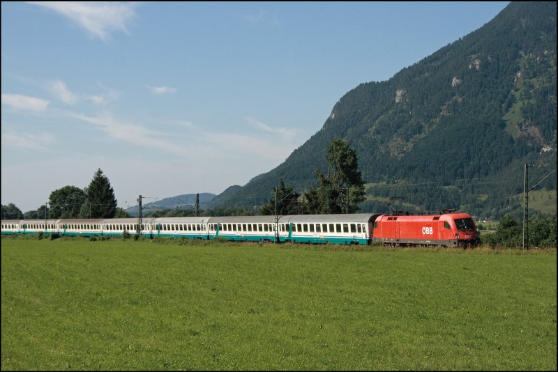 Nachdem die 1116 037 den EC 114 nach Mnchen gebracht wurde, wurde anschlieend der IC 83  Paganini , Mnchen Hbf - Verona Porta Nuova, zum Brenner gebracht. Am nchsten Morgen msste es mit einem CNL zurck nach Mnchen gehen. Hier beim Kloster Raisach wurde der Zug auf den Chip gebannt. (10.07.2008)
