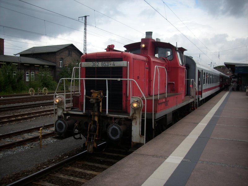Nachdem 218 374 am 25.Juli 2009 drei Kurswagen aus Heringsdorf nach Stralsund gebracht hatte,vereinte 362 853 die Wagen mit den Wagenteil aus Rgen,der dann als UEx 1805 weiter nach Kln fuhr.