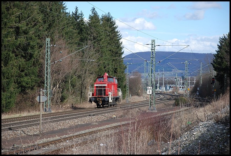 Nachdem die 363 110 den FZT 56090 nach Aalen-Essingen gebracht hatte, rangierte sie etwas im Bahnhofesbereich des Bahnhofes AA-Essingen. Aufgenommen am 11.03.08