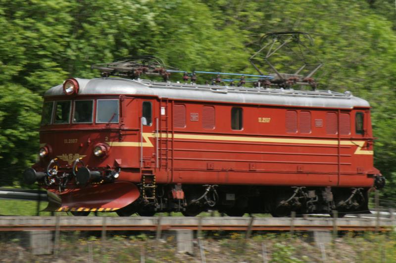 Nachdem El 11.2107 als Bremslok auf der Westrampe der Hardangervidda t�tig war, f�hrt sie dem Jubil�umszug nach Bergen vorraus; 07.06.2009