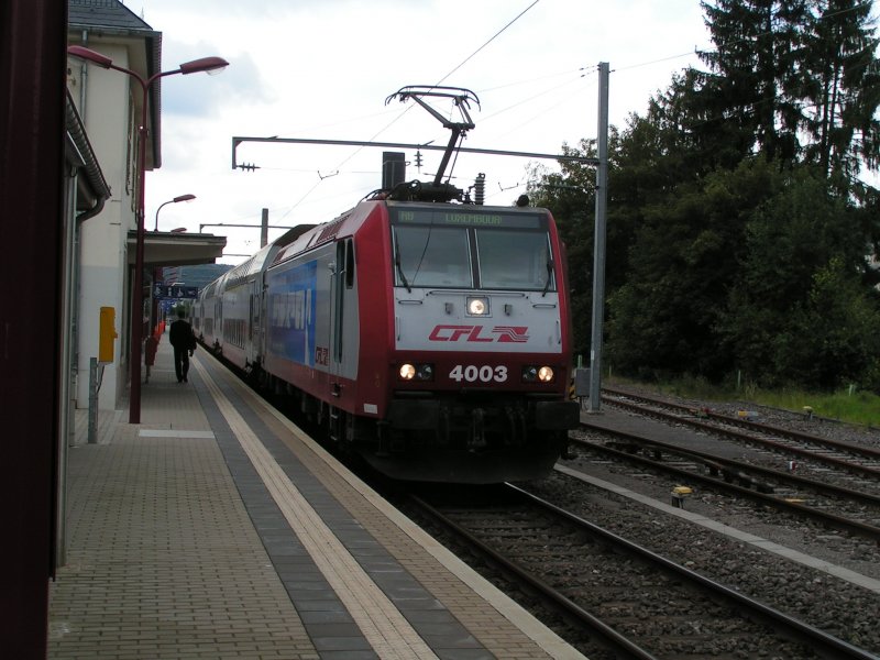 Nachdem der Lokfhrer seinen Platz in der Lok eingenommen hat, geht es zurck nach Luxemburg. 01.09.07