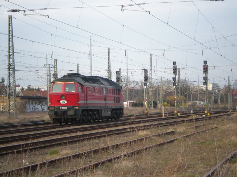 Nachdem die W232.03 am 15.03.08 ihren Zug in Piesteritz abgekuppelt hat, fhrt sie als Tfzf zurck Richtung Falkenberg/Elster. 