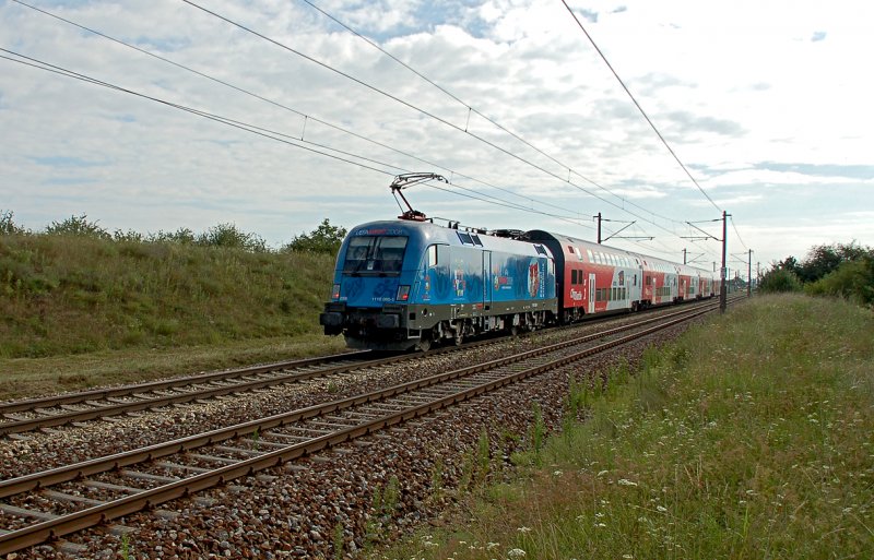 Nachschu an der Nordbahn. 1116 080 schiebt den R 2306 am 10.08.2008 nach Hohenau. Das Foto entstand kurz vor Helmahof.