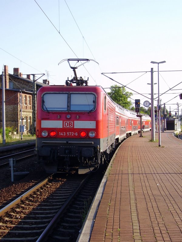 Nachschuss auf die 143 572-6, Regionalbahn Erfurt-Sangerhausen am 19.07.2006